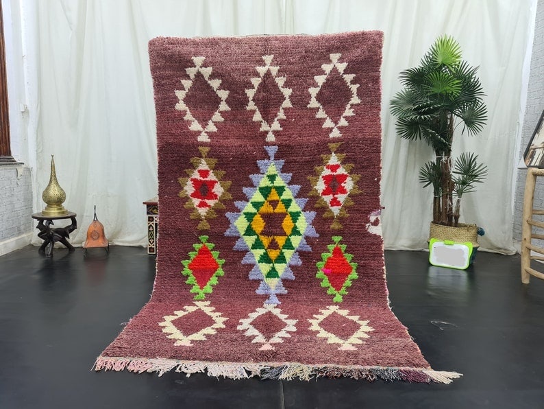 Handwoven Moroccan Brown Rug 100% Sheep Wool 8 x 5 Feet: Handwoven Moroccan Brown Rug 100% Sheep Wool 8 x 5 Feet This stunning handwoven rug showcases the artistry of local Berber women weavers from the Middle Atlas Mountains. Crafted using 100% local natur