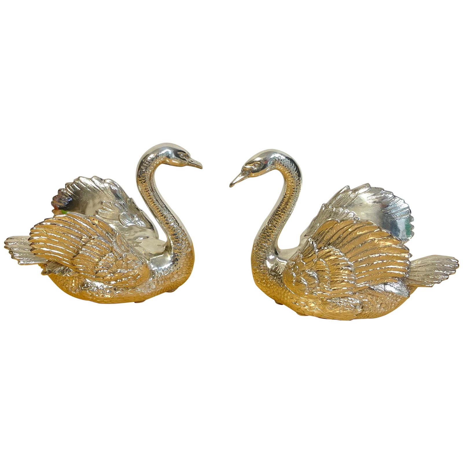 Set of 2 French Silverplated Bronze Swans 1920s Decor: Set of 2 French Silverplated Bronze Swans 1920s Decor This exquisite pair of French silverplated bronze swans showcases remarkable craftsmanship from the 1920s. Each swan is realistically cast, captur