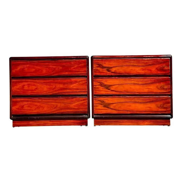 Pair of Vintage Brouer Rosewood Chests Mid-Century Modern: Pair of Vintage Brouer Rosewood Chests Mid-Century Modern This exceptional pair of vintage Mid-Century Modern chests of drawers showcases stunning Rosewood craftsmanship from the iconic Brouer group.