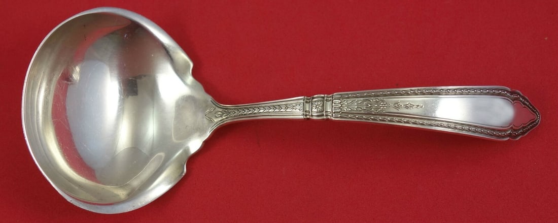 Reed & Barton Oxford Sterling Silver Gravy Ladle 6 5/8 inches: Reed & Barton Oxford Sterling Silver Gravy Ladle 6 5/8 inches This exquisite gravy ladle is part of the Oxford pattern by Reed and Barton, crafted from high-quality sterling silver. Measuring 6 5/8 in