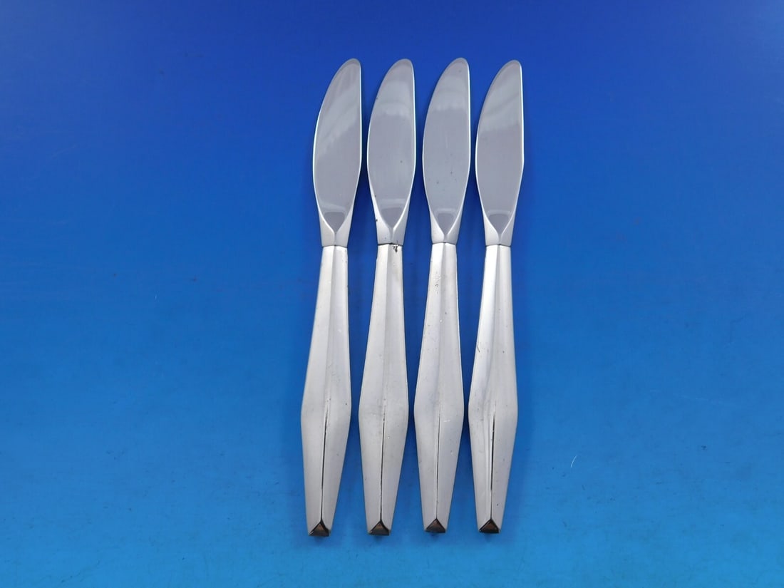 Reed and Barton Diamond Sterling Silver Butter Spreader Set 4 pcs 7 inch: Reed and Barton Diamond Sterling Silver Butter Spreader Set 4 pcs 7 inch Enhance your dining experience with this exquisite set of four butter spreaders from Reed and Barton, featuring the elegant Dia