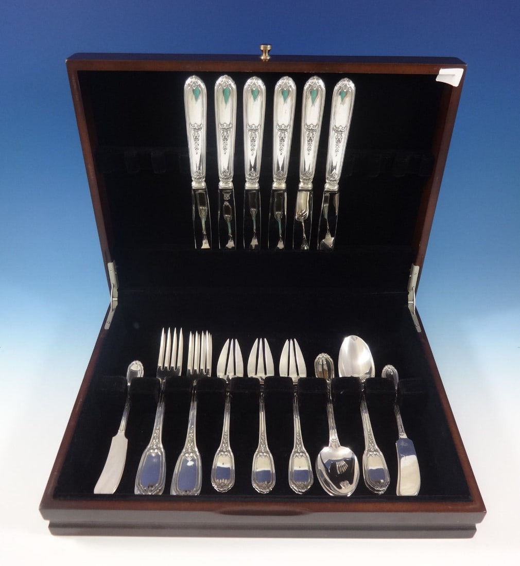 Exquisite French Export Sterling Silver Flatware Set for 6 - 30 Pieces: Exquisite French Export Sterling Silver Flatware Set for 6 - 30 Pieces Discover this exquisite French export sterling silver flatware dinner set, crafted between 1840 and 1973. This elegant 30-piece s