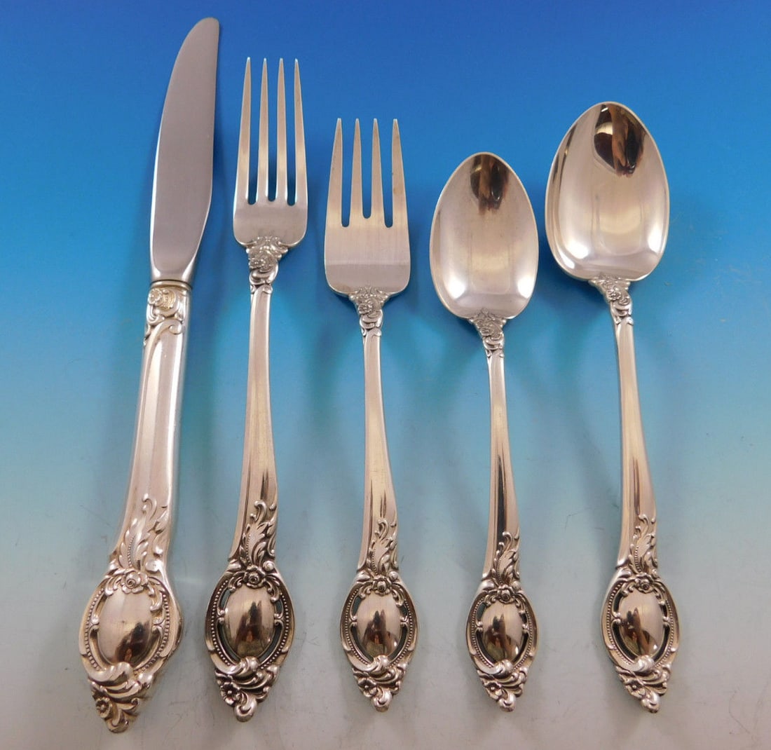 Reed & Barton Cameo Sterling Silver Flatware Set for 8 - 42 Pieces with Storage Chest: Reed & Barton Cameo Sterling Silver Flatware Set for 8 - 42 Pieces with Storage Chest This exquisite Cameo flatware set by Reed & Barton is crafted from sterling silver and designed to serve 8 people,