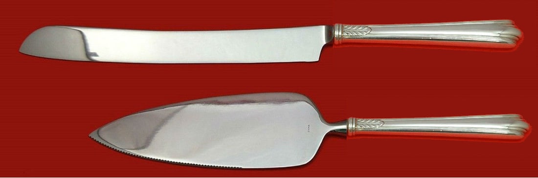 Lunt American Directoire Sterling Silver Wedding Cake Set 2pc Monogrammed: Lunt American Directoire Sterling Silver Wedding Cake Set 2pc Monogrammed This exquisite American Directoire wedding cake set by Lunt features a beautifully crafted sterling silver finish. The two-pie