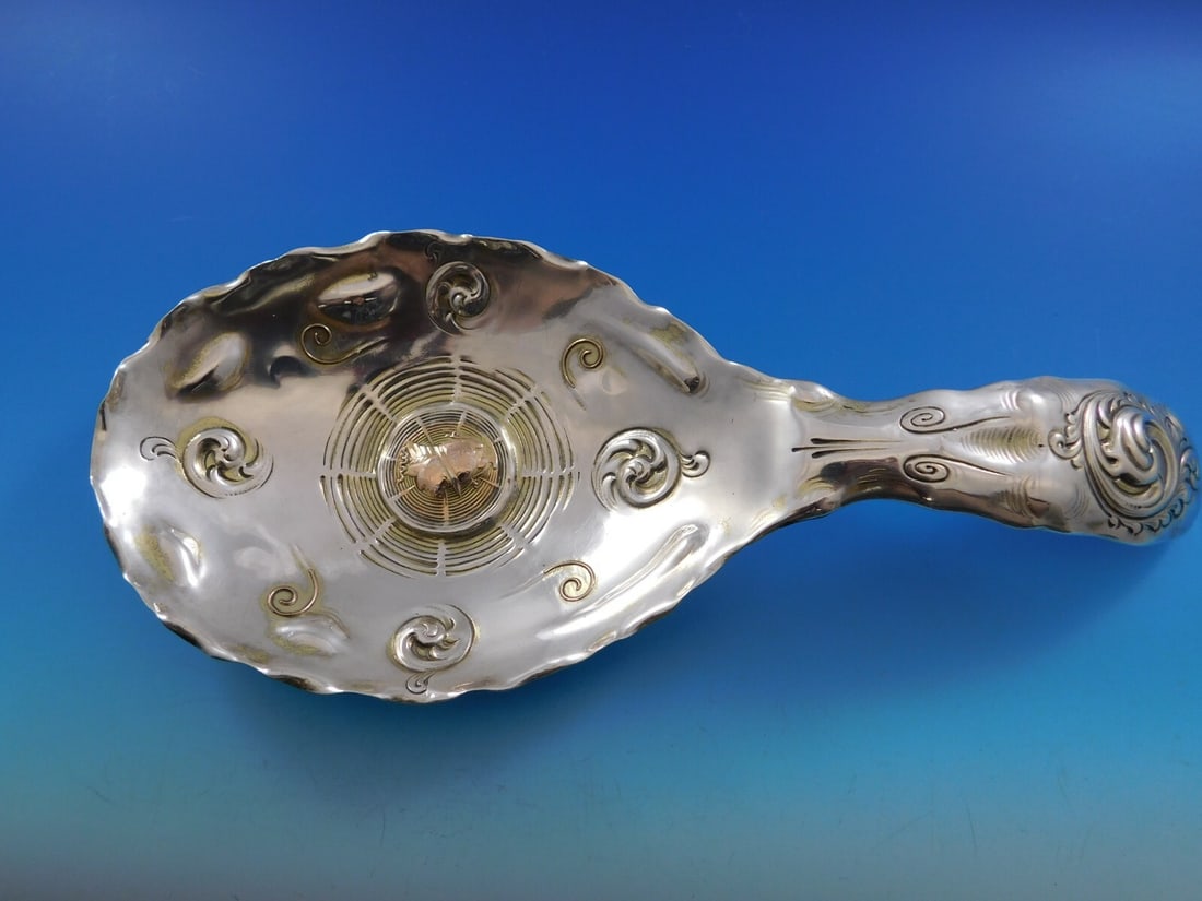 Shiebler Sterling Silver Medallion Serving Spoon with 14k Applied Medallion: Shiebler Sterling Silver Medallion Serving Spoon with 14k Applied Medallion This exquisite serving spoon is a prime example of the Medallion, also known as Etruscan or Homeric, pattern by Shiebler. Cr