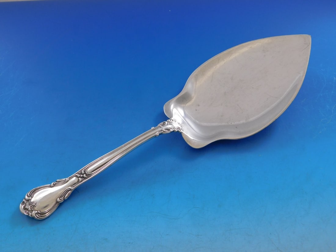 Chantilly Pattern Sterling Silver Pie Server by Gorham 9 Inch: Chantilly Pattern Sterling Silver Pie Server by Gorham 9 Inch Presenting the Chantilly pie server by Gorham, crafted from high-quality sterling silver. This exquisite cake/pie server features a flat h
