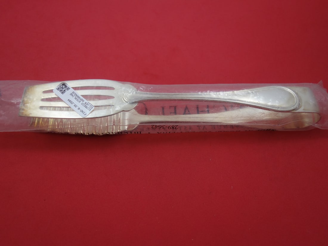 Giorgio By Greggio Sterling Silver 10 Inch Asparagus Tong: Giorgio By Greggio Sterling Silver 10 Inch Asparagus Tong Introducing the Giorgio By Greggio Sterling Silver Asparagus Tong, a sophisticated addition to your dining experience. This asparagus server,