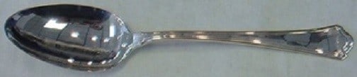 Wallace Washington Sterling Silver Serving Spoon 8 3/8 Antique: Wallace Washington Sterling Silver Serving Spoon 8 3/8 Antique This exquisite serving spoon, crafted in the early 20th century, features the elegant Washington pattern by Wallace. Made of high-quality