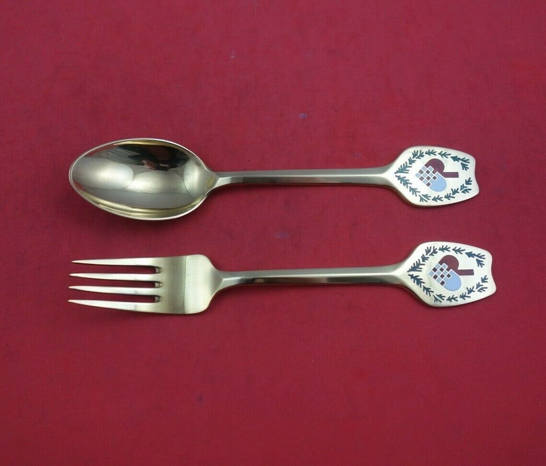 A. Michelsen 1951 Christmas Sterling Silver Vermeil Fork Spoon Set 2pc: A. Michelsen 1951 Christmas Sterling Silver Vermeil Fork Spoon Set 2pc Celebrate the festive season with this exquisite 2-piece fork and spoon set, crafted from sterling silver by A. Michelsen in 1951