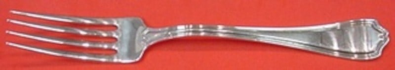 Reed & Barton Hepplewhite Sterling Silver Dinner Fork 7 5/8": Reed & Barton Hepplewhite Sterling Silver Dinner Fork 7 5/8" This exquisite dinner fork from Reed and Barton features the elegant Hepplewhite pattern. Crafted from high-quality sterling silver, this 7