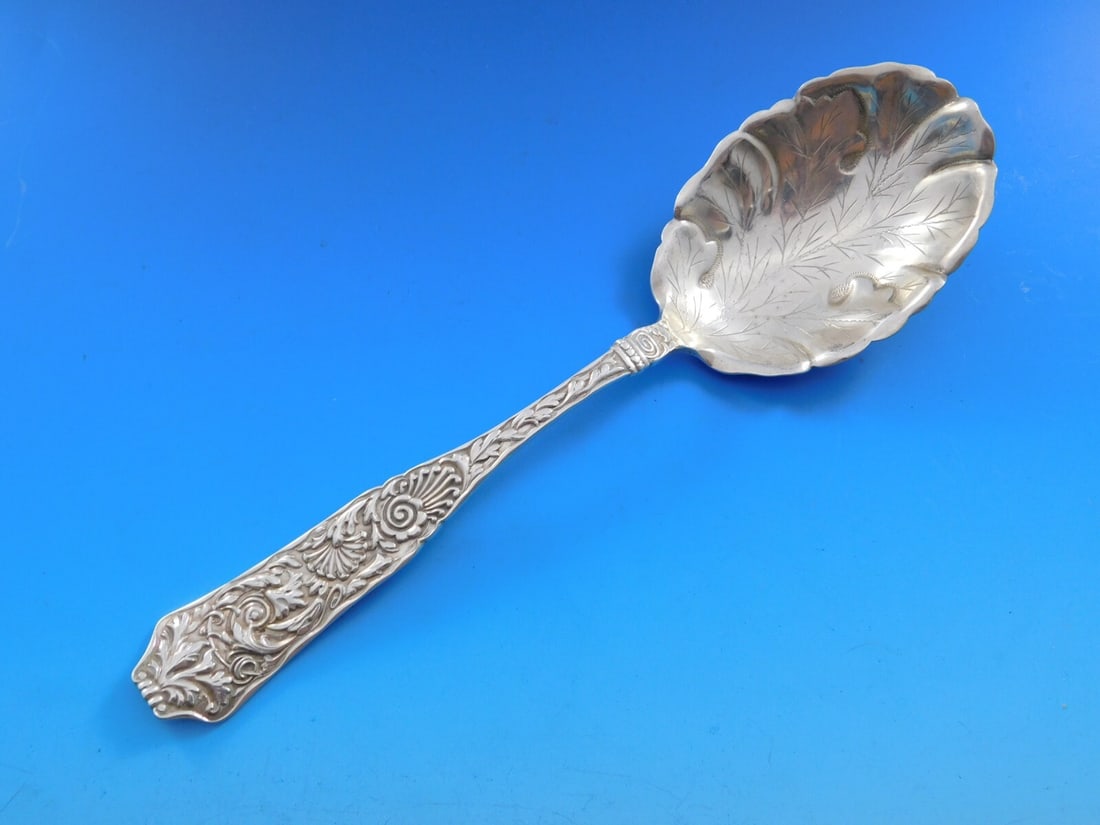 Knowles Tudor Sterling Silver Berry Spoon Brite-Cut 8.25 Inch: Knowles Tudor Sterling Silver Berry Spoon Brite-Cut 8.25 Inch This stunning Tudor by Knowles serving spoon combines elegance and functionality, crafted from high-quality sterling silver. With a bright