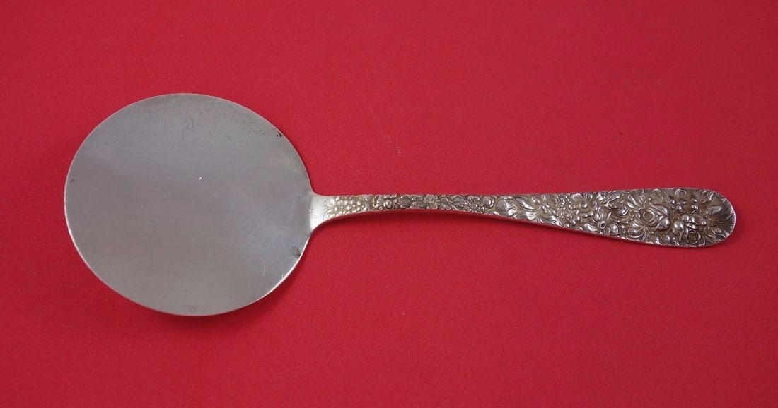 Stieff Rose Sterling Silver Hot Cake Lifter 8.5 Inch: Stieff Rose Sterling Silver Hot Cake Lifter 8.5 Inch This exquisite hot cake lifter from the renowned maker Stieff features the elegant "Rose" pattern and is crafted from high-quality sterling silver.