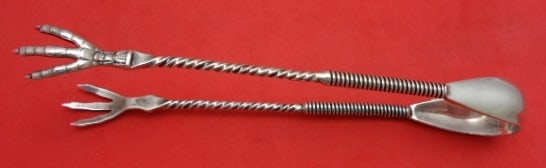 Whiting Twist #6 Sterling Silver Large Sugar Tong 6": Whiting Twist #6 Sterling Silver Large Sugar Tong 6" Introducing the Twist #6 large sugar tong by Whiting, a stunning serving piece crafted from high-quality sterling silver. This exquisite tong measu