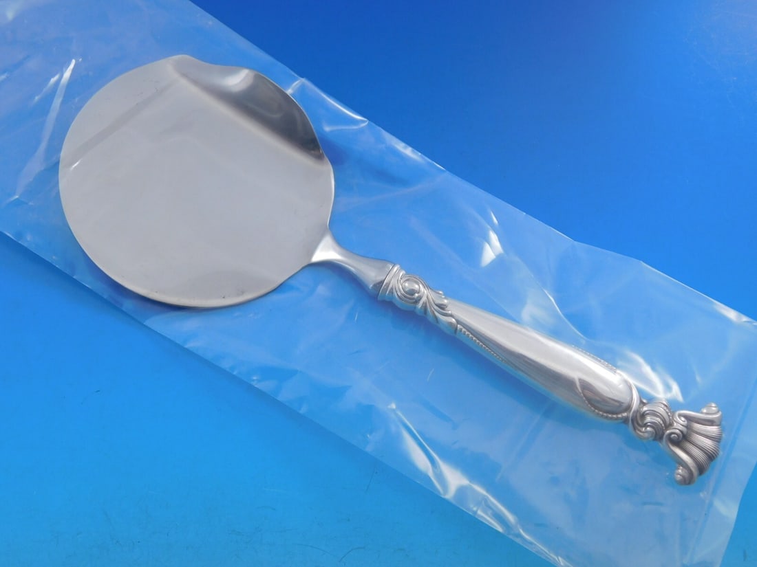 Wallace Romance of the Sea Sterling Silver Cranberry Server 9 Inch: Wallace Romance of the Sea Sterling Silver Cranberry Server 9 Inch Introducing the exquisite Romance of the Sea Cranberry Server, crafted by Wallace. This elegant serving piece features a sterling sil