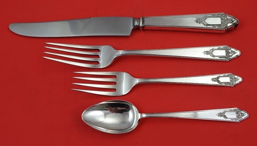 Lunt Granado Sterling Silver 4-Piece Dinner Place Setting: Lunt Granado Sterling Silver 4-Piece Dinner Place Setting Enhance your dining experience with this exquisite Granado by Lunt Sterling Silver 4-piece dinner place setting. Crafted by Lunt, this set fea