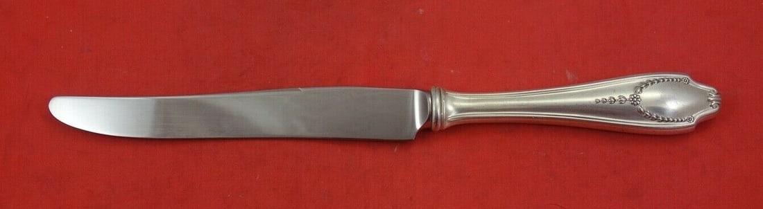 Whiting Wedgwood Sterling Silver Dinner Knife 9 3/4 Inch: Whiting Wedgwood Sterling Silver Dinner Knife 9 3/4 Inch This exquisite sterling silver dinner knife, measuring 9 3/4 inches, is crafted by Whiting Manufacturing Company in the elegant Wedgwood patter