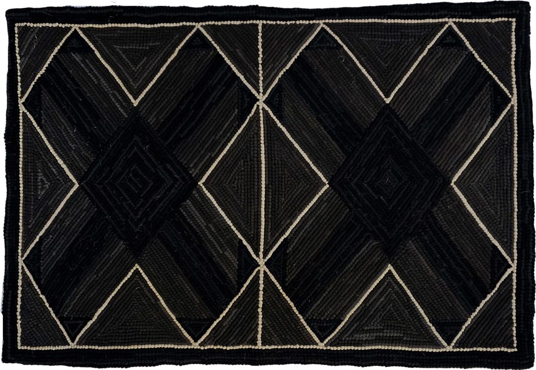 Early American Cross Bow Cotton Rug 3x5 Hand-Dyed: Early American Cross Bow Cotton Rug 3x5 Hand-Dyed Introducing a beautifully crafted Vintage Style Cross Bow Cotton Rug, designed with an Early American aesthetic that adds charm to any space. This exq