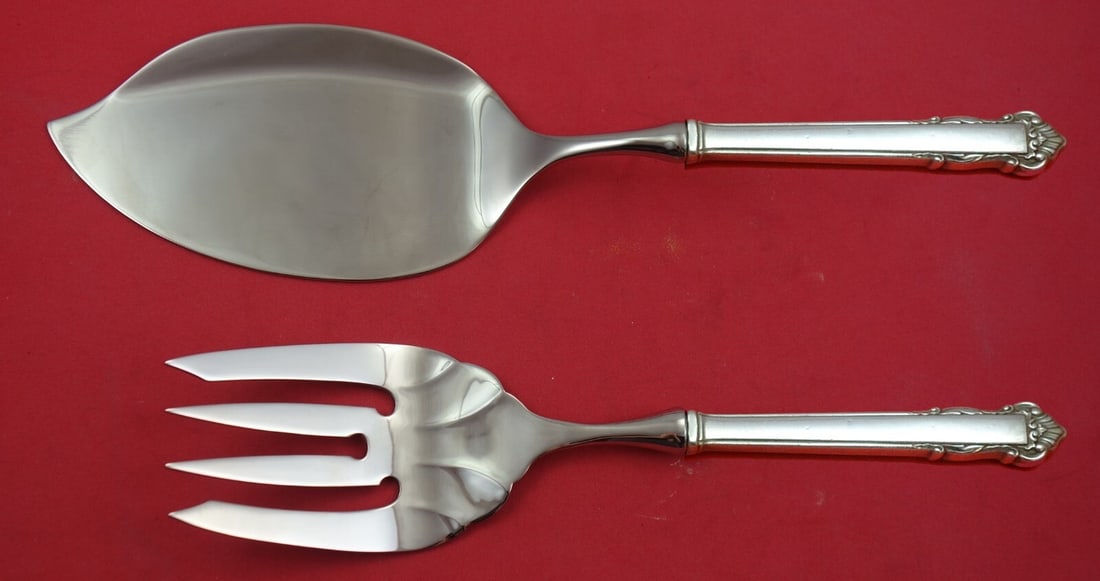 Lunt English Shell Sterling Silver Salmon Serving Set 2-Piece: Lunt English Shell Sterling Silver Salmon Serving Set 2-Piece This exquisite 2-piece Salmon Serving Set from Lunt features the elegant English Shell pattern, crafted from high-quality sterling silver