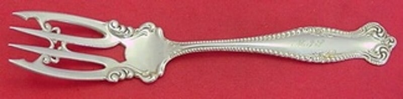 Towle Canterbury Sterling Silver Salad Fork 6 Inch Heirloom: Towle Canterbury Sterling Silver Salad Fork 6 Inch Heirloom This exquisite salad fork from the Canterbury pattern by Towle showcases the timeless elegance of sterling silver craftsmanship. Measuring 6