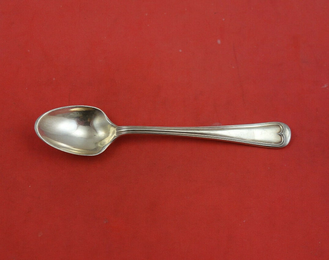 James Robinson Thread Edge Sterling Silver Infant Feeding Spoon 4 7/8 in: James Robinson Thread Edge Sterling Silver Infant Feeding Spoon 4 7/8 in This exquisite infant feeding spoon is crafted from high-quality sterling silver and features the elegant Thread Edge pattern b