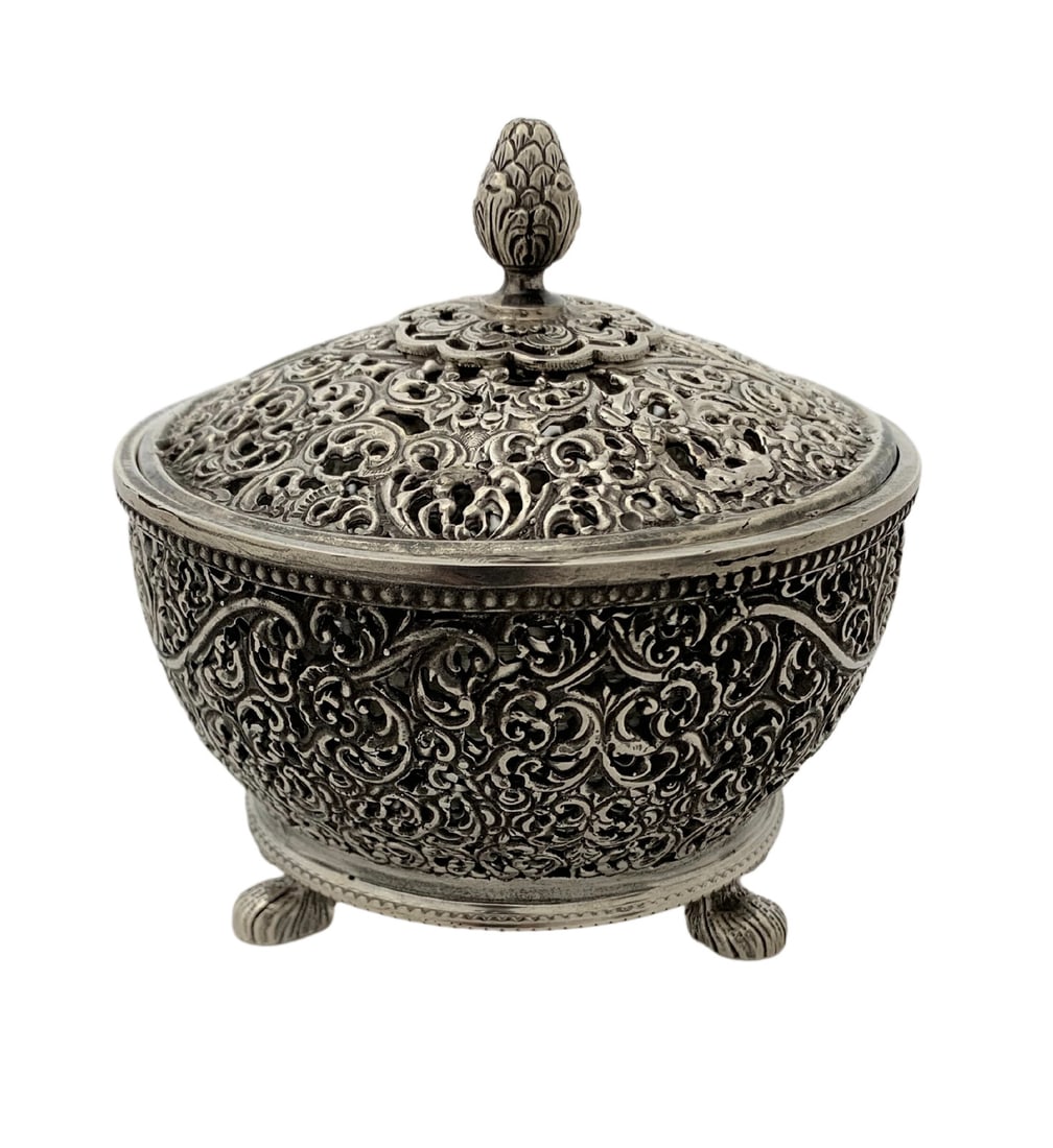 Italian Sterling Silver Ornate Filigree Honey Dish with Lid Handmade Lace Design: Italian Sterling Silver Ornate Filigree Honey Dish with Lid Handmade Lace Design This Italian honey dish and cover are crafted from 925 sterling silver and feature handmade open filigree lace ornate d