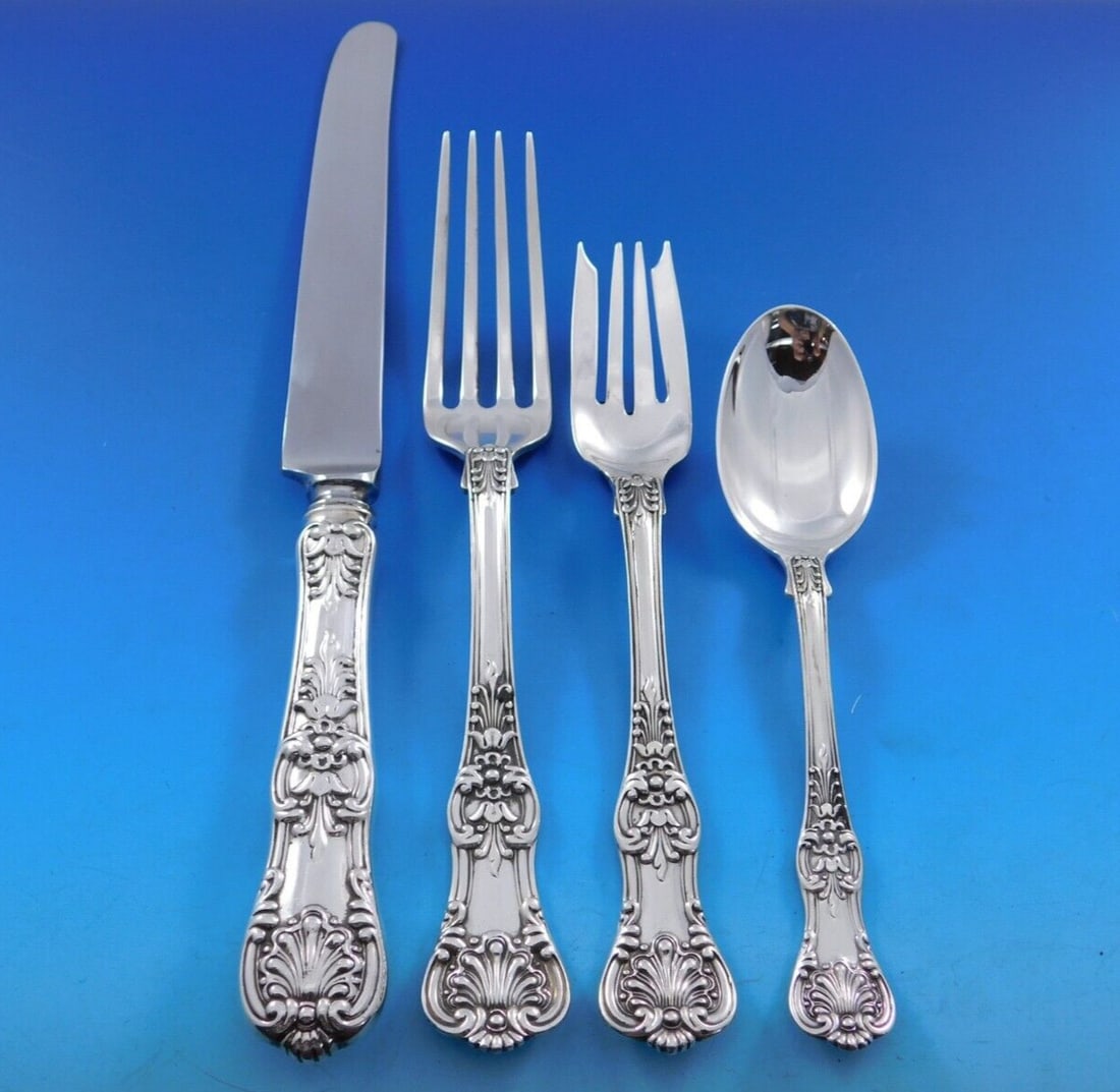 Tiffany & Co English King Sterling Silver Flatware Set 32 pcs: Tiffany & Co English King Sterling Silver Flatware Set 32 pcs Experience the elegance of the English King flatware set by Tiffany & Co., crafted from sterling silver. This exquisite 32-piece set is a