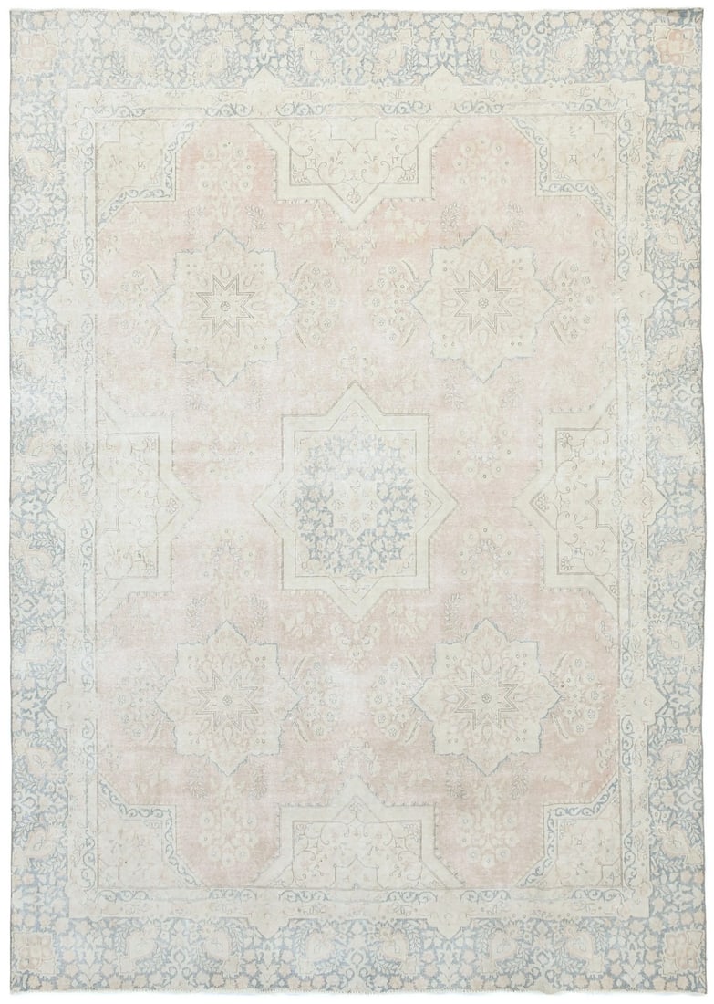 Vintage 8'8 x 12'3 Coral Red Hand-Knotted Floral Wool Rug: Vintage 8'8 x 12'3 Coral Red Hand-Knotted Floral Wool Rug Enhance your living space with this stunning antique hand-knotted Oriental rug, featuring a muted floral design in elegant coral red tones. Me