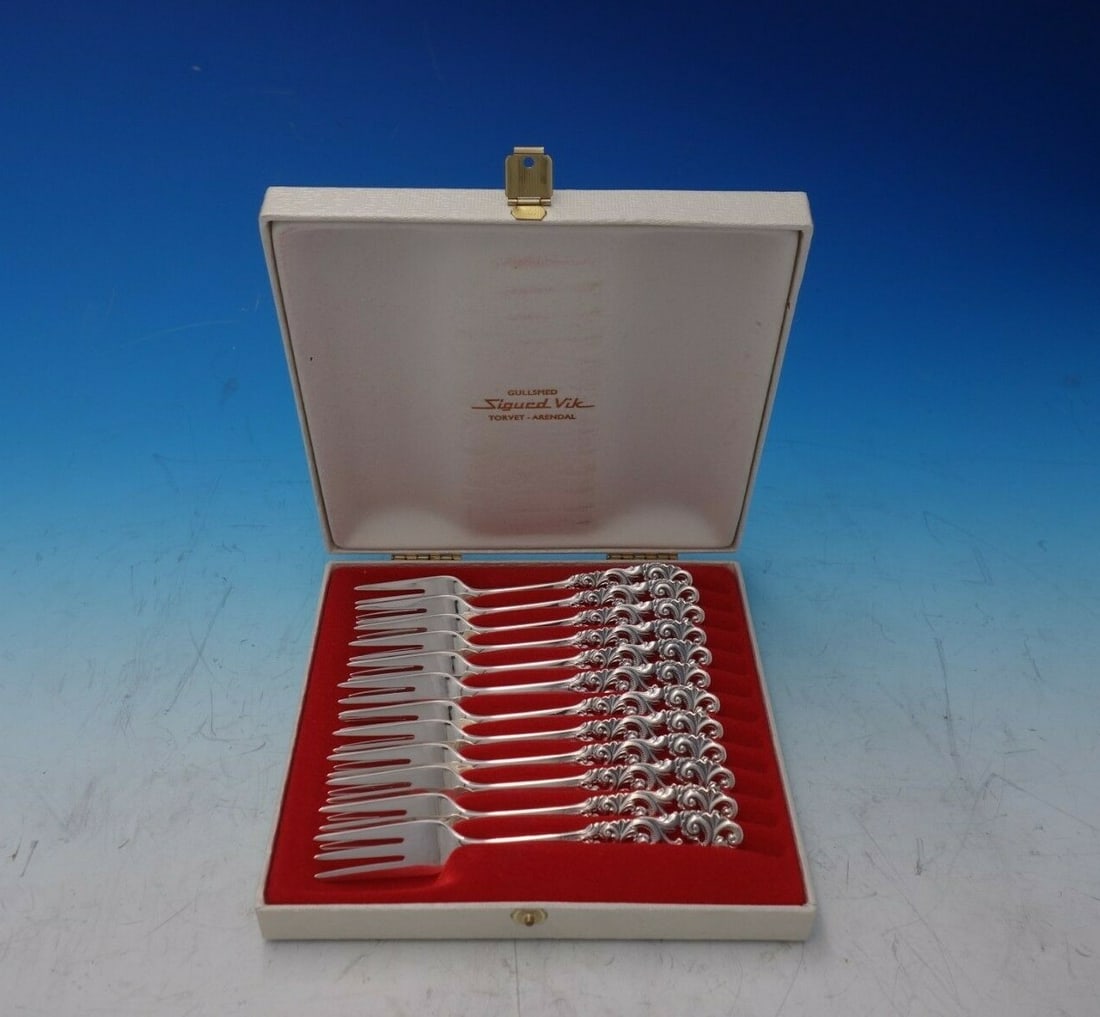 Mylius Brodrene Tele Norwegian Sterling Silver Fork Set 12: Mylius Brodrene Tele Norwegian Sterling Silver Fork Set 12 Elevate your dining experience with this exquisite set of pastry or salad forks from Mylius Brodrene, featuring the elegant Tele pattern. Cra