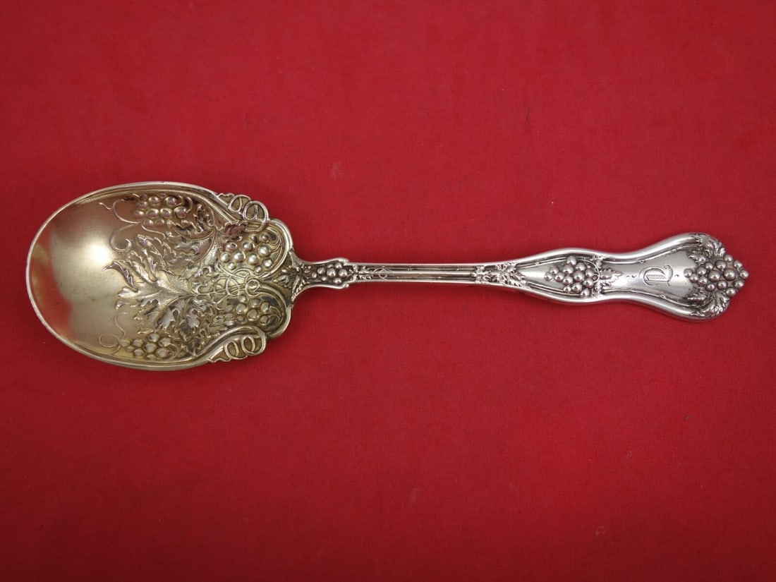Dominick & Haff Grape Sterling Silver Preserve Spoon 1898: Dominick & Haff Grape Sterling Silver Preserve Spoon 1898 This exquisite preserve spoon is crafted from sterling silver by Dominick & Haff, dating back to 1898. The spoon, measuring 7 1/4 inches, feat