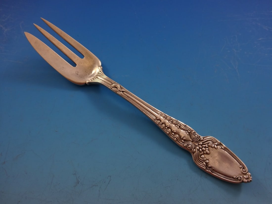 Tiffany & Co. Broomcorn Sterling Silver Caviar Fork 3-Tine 5 3/4": Tiffany & Co. Broomcorn Sterling Silver Caviar Fork 3-Tine 5 3/4" This exquisite caviar fork by Tiffany & Co. features a classic 3-tine design and is crafted from high-quality sterling silver. The for