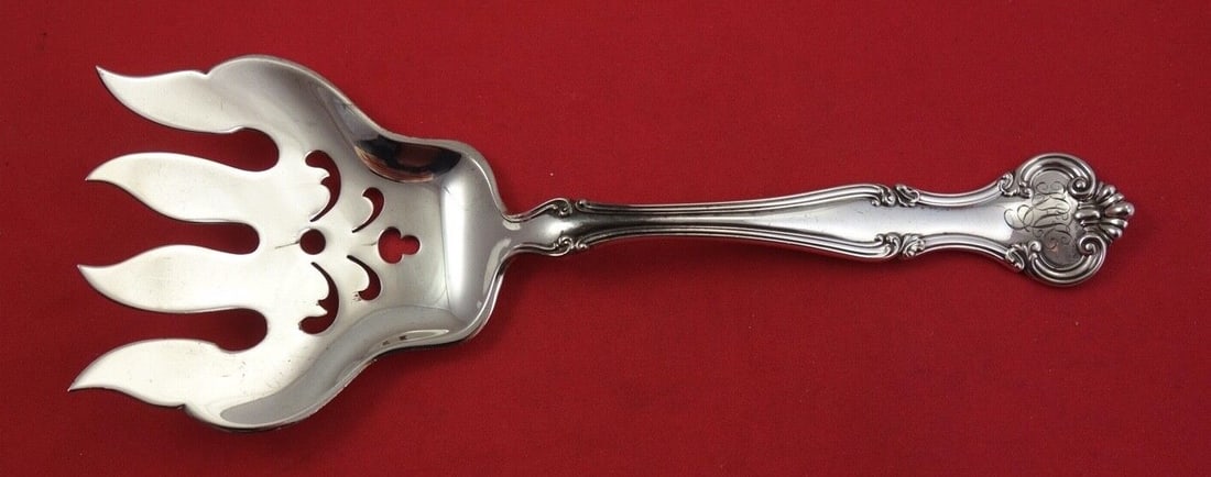 Gorham Cromwell Sterling Silver Fish Serving Fork 8.75 Inch: Gorham Cromwell Sterling Silver Fish Serving Fork 8.75 Inch This exquisite fish serving fork from the Cromwell pattern by Gorham is crafted from high-quality sterling silver. Measuring 8 3/4 inches, i