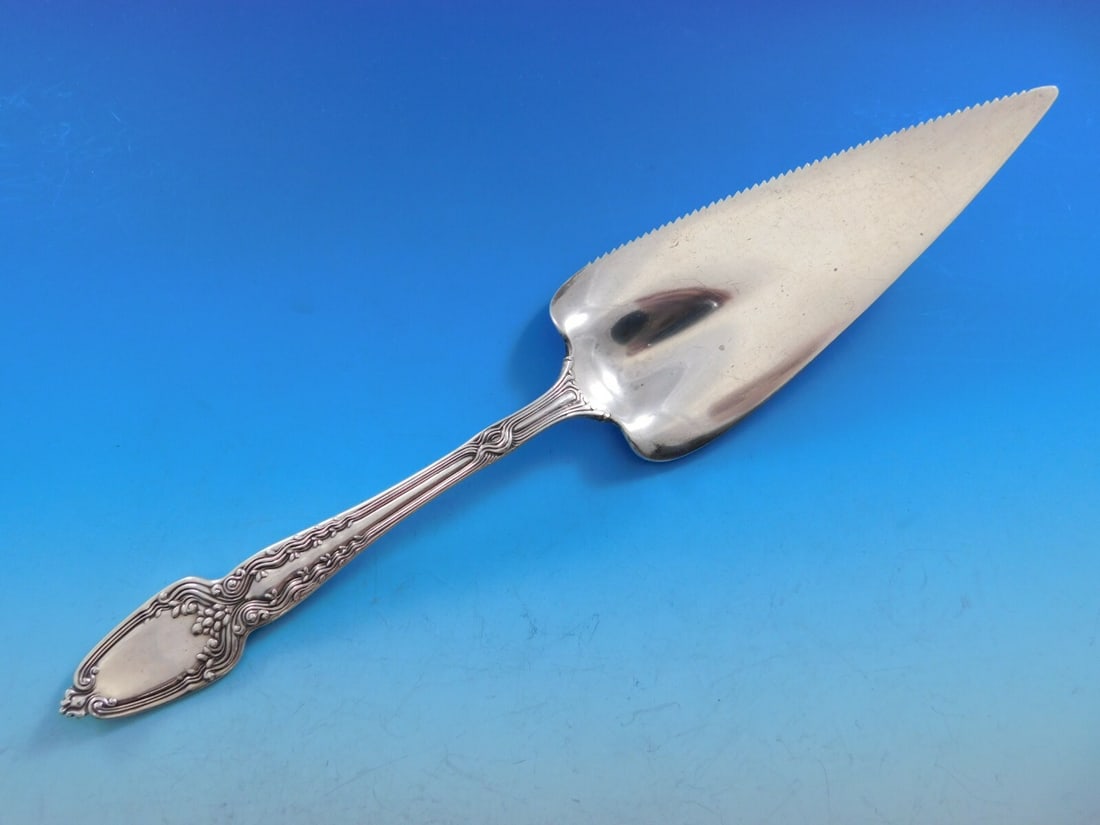 Tiffany & Co. Broom Corn Sterling Silver Pie Server 11.25 Inch Serrated Edge: Tiffany & Co. Broom Corn Sterling Silver Pie Server 11.25 Inch Serrated Edge Experience the elegance of the Broom Corn pie server by Tiffany & Co., crafted from all-sterling silver. This exquisite ser