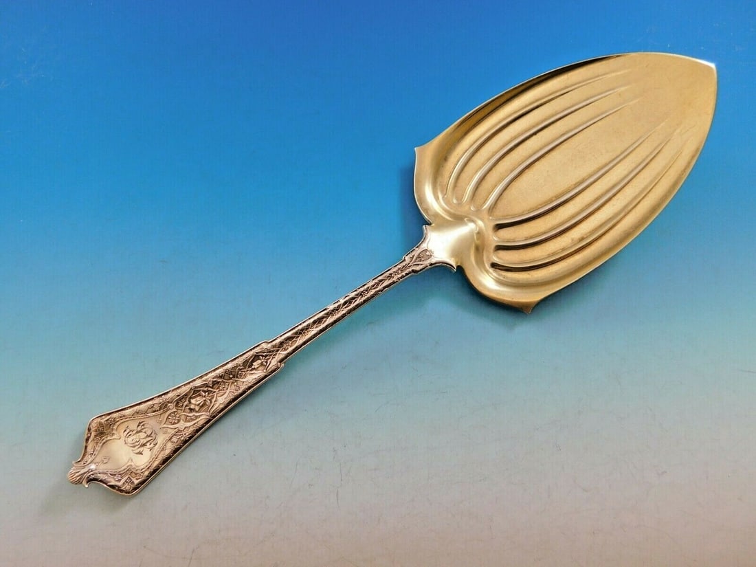 Tiffany & Co Persian Sterling Silver Pie Server Gold Washed 10.5": Tiffany & Co Persian Sterling Silver Pie Server Gold Washed 10.5" Presenting a stunning pie server from the prestigious Persian pattern by Tiffany & Co., crafted from fine sterling silver. This exquis