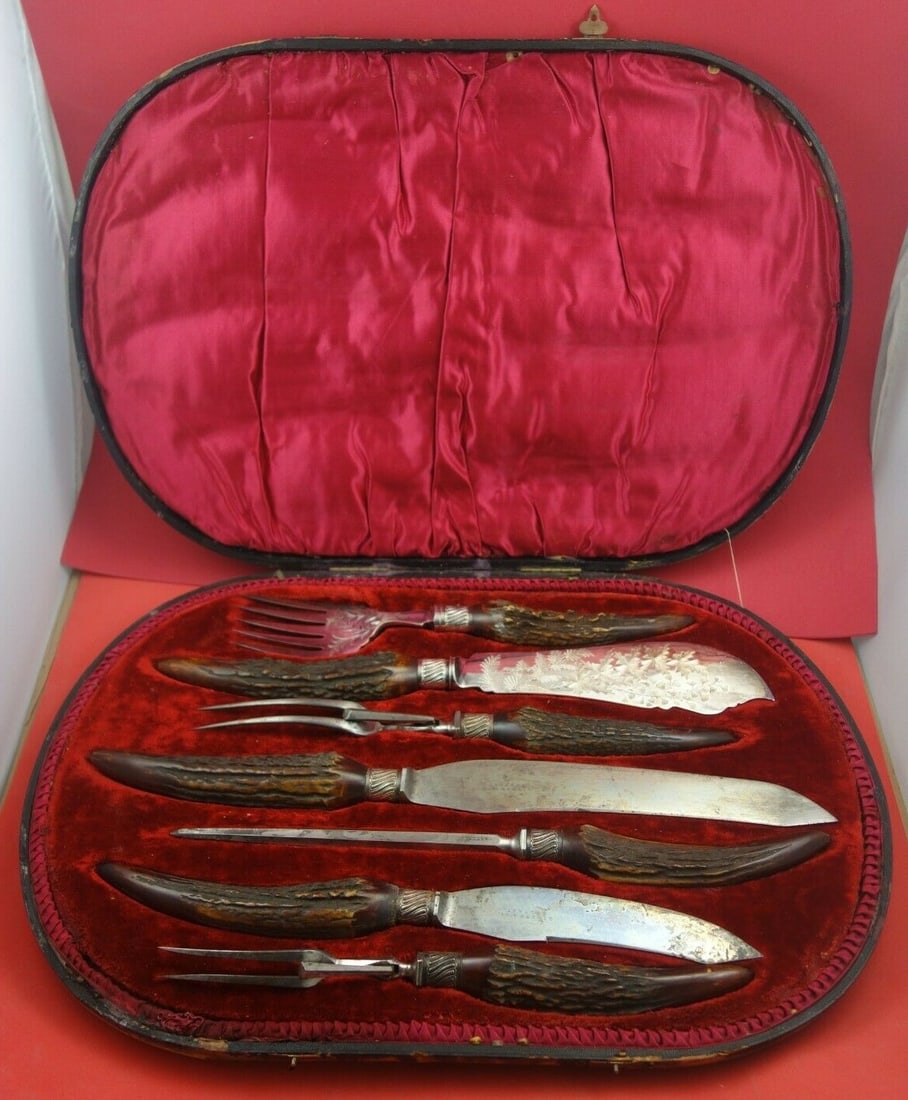 Vintage 7-Piece Gibson & Co Carving Set with Silver Antler Handles: Vintage 7-Piece Gibson & Co Carving Set with Silver Antler Handles Discover the timeless elegance of this vintage 7-piece carving set by Gibson & Co., crafted in Belfast. Each piece features exquisite