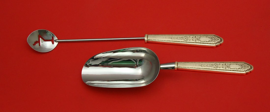 Lunt Mary II Sterling Silver 2pc Bar Set Martini Spoon Ice Scoop: Lunt Mary II Sterling Silver 2pc Bar Set Martini Spoon Ice Scoop Elevate your bar experience with this exquisite two-piece bar set crafted from sterling silver by Lunt. This custom-made set features a