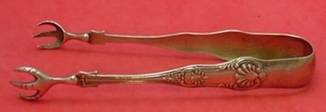 Kings Pattern Sterling Silver Ice Tong by John Polhamus 6 3/4 inches: Kings Pattern Sterling Silver Ice Tong by John Polhamus 6 3/4 inches This elegant ice tong, crafted from sterling silver, is part of the iconic Kings pattern by John Polhamus. Measuring 6 3/4 inches,