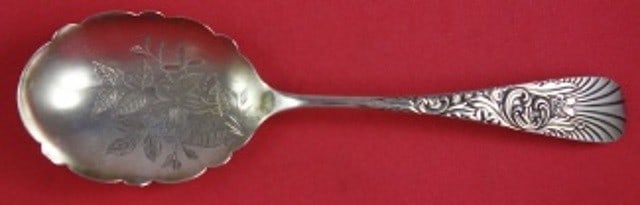 Frank Whiting Palm Sterling Silver Berry Spoon 8 1/4 Bright Cut Flowers: Frank Whiting Palm Sterling Silver Berry Spoon 8 1/4 Bright Cut Flowers This exquisite berry spoon from the Palm pattern by Frank Whiting is a stunning example of craftsmanship from the late 19th cent