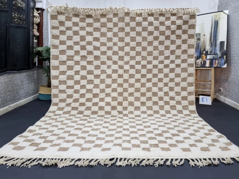 Strunning Handwoven Soft Engraved Chess Rug 8 x 5 Feet Morocco: Strunning Handwoven Soft Engraved Chess Rug 8 x 5 Feet Morocco Enhance your living space with this Authentic Soft Engraved Chess Rug, meticulously handwoven in the Atlas Mountains by skilled Berber wo