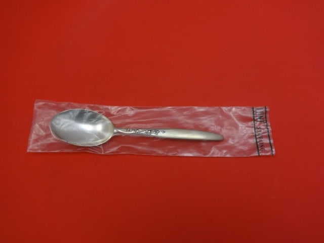 Lunt Sterling Silver Summer Song Place Soup Spoon 6.5" Unmonogrammed: Lunt Sterling Silver Summer Song Place Soup Spoon 6.5" Unmonogrammed Introducing the exquisite Summer Song place soup spoon by Lunt, crafted from high-quality sterling silver. This elegant spoon, meas