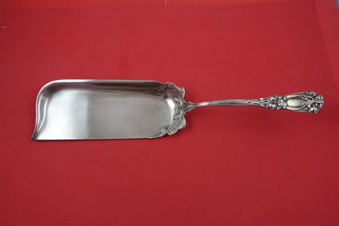 Durgin Iris Sterling Silver Crumber 12.5 Art Nouveau: Durgin Iris Sterling Silver Crumber 12.5 Art Nouveau Presenting a stunning Iris crumber by Durgin-Gorham, crafted from high-quality sterling silver. This exquisite serving piece, measuring 12 1/2", sh