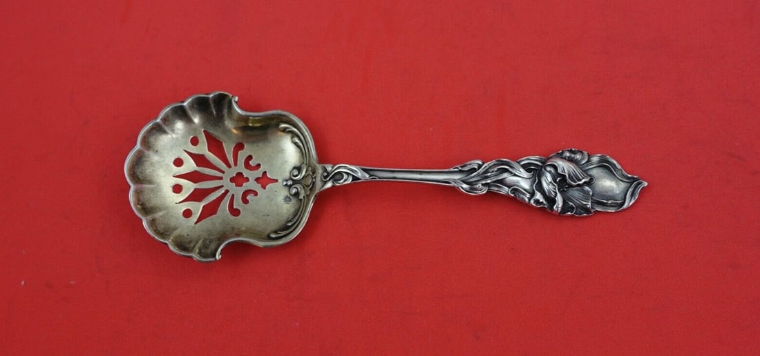 Fessenden Tulip Sterling Silver Almond Scoop Gold Wash 5 5/8": Fessenden Tulip Sterling Silver Almond Scoop Gold Wash 5 5/8" Introducing the exquisite Tulip Almond Scoop by Fessenden, crafted from high-quality sterling silver. This stunning serving piece features