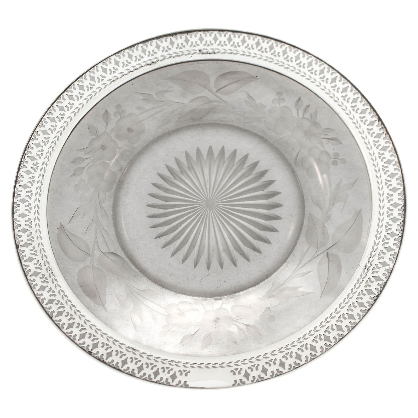 International Silver 1930s Reticulated Crystal Plate with Sterling Silver Rim: International Silver 1930s Reticulated Crystal Plate with Sterling Silver Rim This exquisite dish features a stunning combination of crystal and sterling silver, crafted by International Silver. The p
