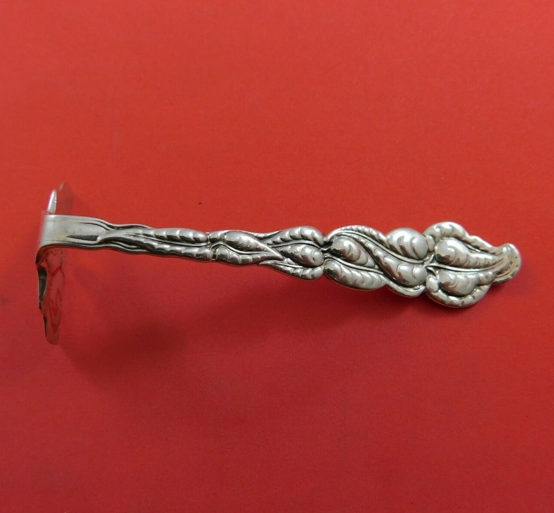 Tiffany and Co Ailanthus Sterling Silver Baby Food Pusher 3 3/4 Inch: Tiffany and Co Ailanthus Sterling Silver Baby Food Pusher 3 3/4 Inch Crafted from high-quality sterling silver, this custom-made baby food pusher from Tiffany and Co. features the elegant Ailanthus pa