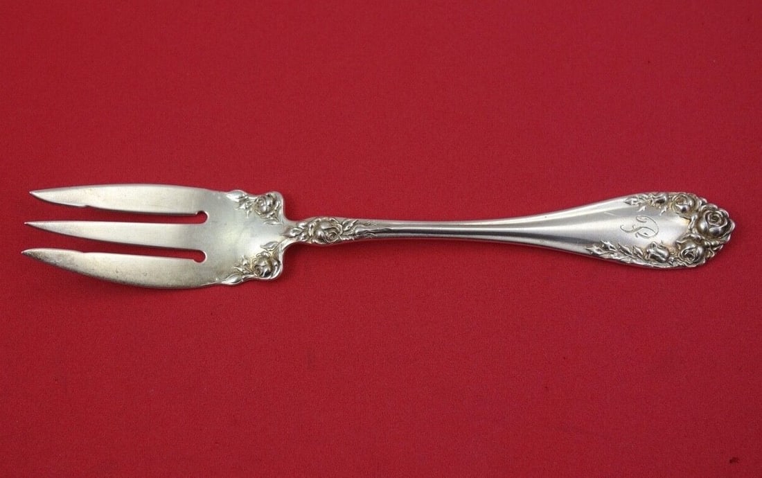 Wallace Rose Sterling Silver 3-Tine Pastry Fork 6 1/8": Wallace Rose Sterling Silver 3-Tine Pastry Fork 6 1/8" This exquisite pastry fork from Wallace features a beautiful Rose pattern, showcasing the elegance of sterling silver craftsmanship. The fork is