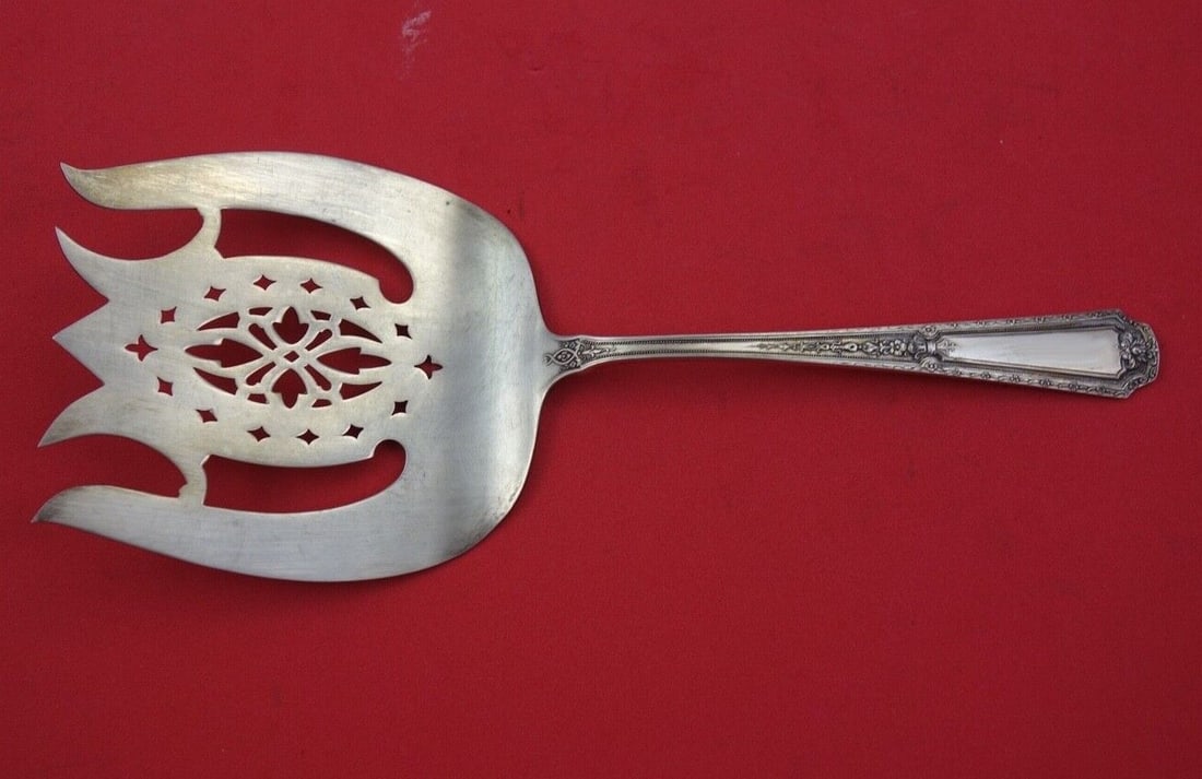 Towle Louis XIV Sterling Silver Asparagus Fork 8 3/8 inches: Towle Louis XIV Sterling Silver Asparagus Fork 8 3/8 inches Presenting the exquisite Louis XIV Asparagus Fork from Towle, crafted from high-quality sterling silver. This serving fork measures 8 3/8 in