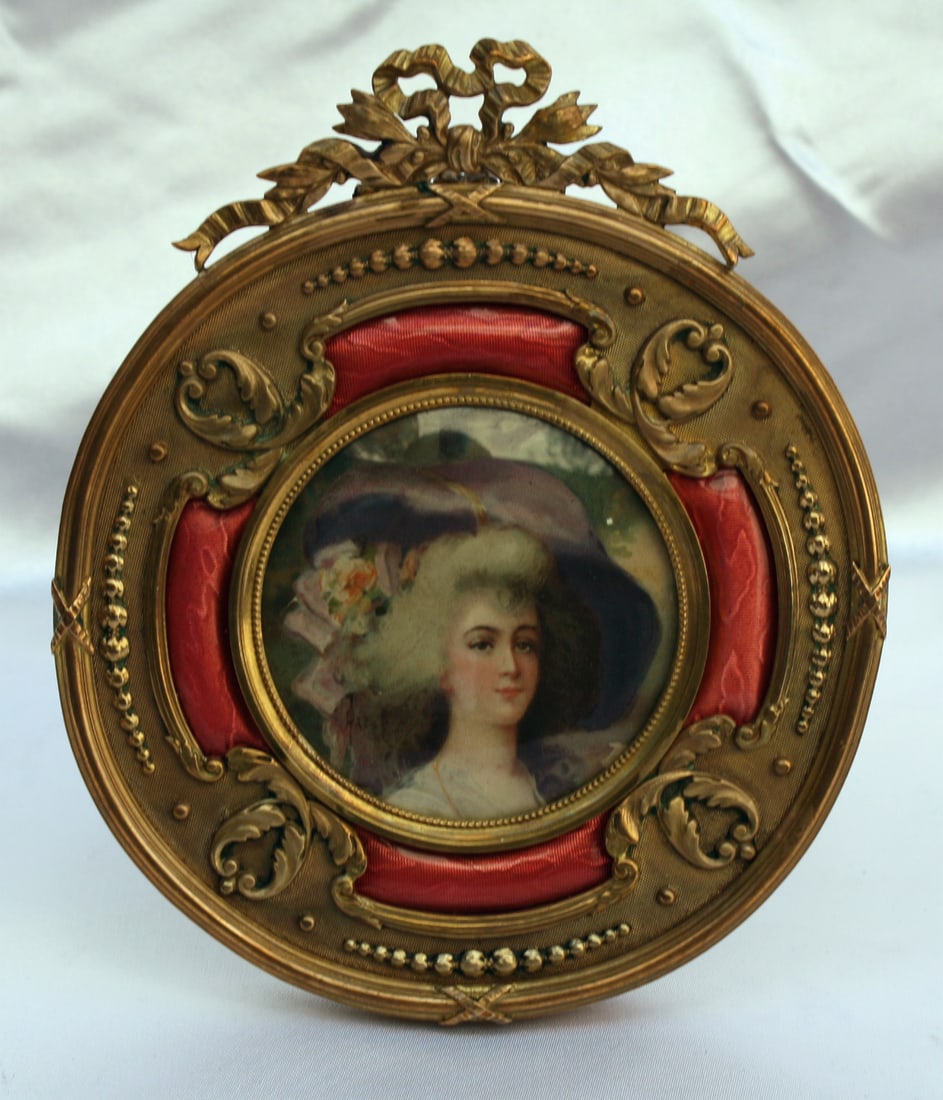 Antique French Enamel Dore Bronze Round Picture Frame Signed France: Antique French Enamel Dore Bronze Round Picture Frame Signed France This exquisite late 19th century French round picture frame showcases exceptional craftsmanship in enameled dore bronze. Featuring i
