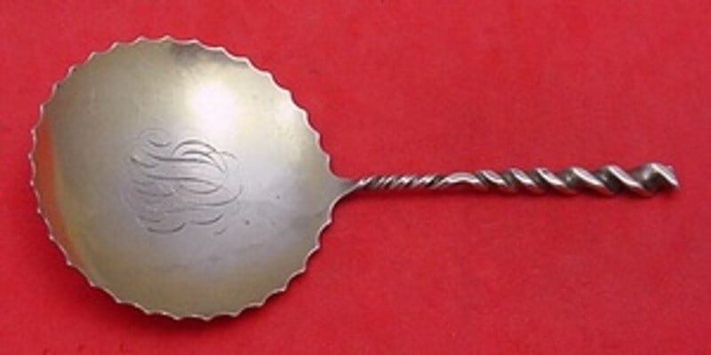 Whiting Square Twist #5 Sterling Silver Gold Washed Spoon 5 1/8": Whiting Square Twist #5 Sterling Silver Gold Washed Spoon 5 1/8" This exquisite serving spoon features the elegant Square Twist #5 pattern by Whiting, crafted from high-quality sterling silver and bea