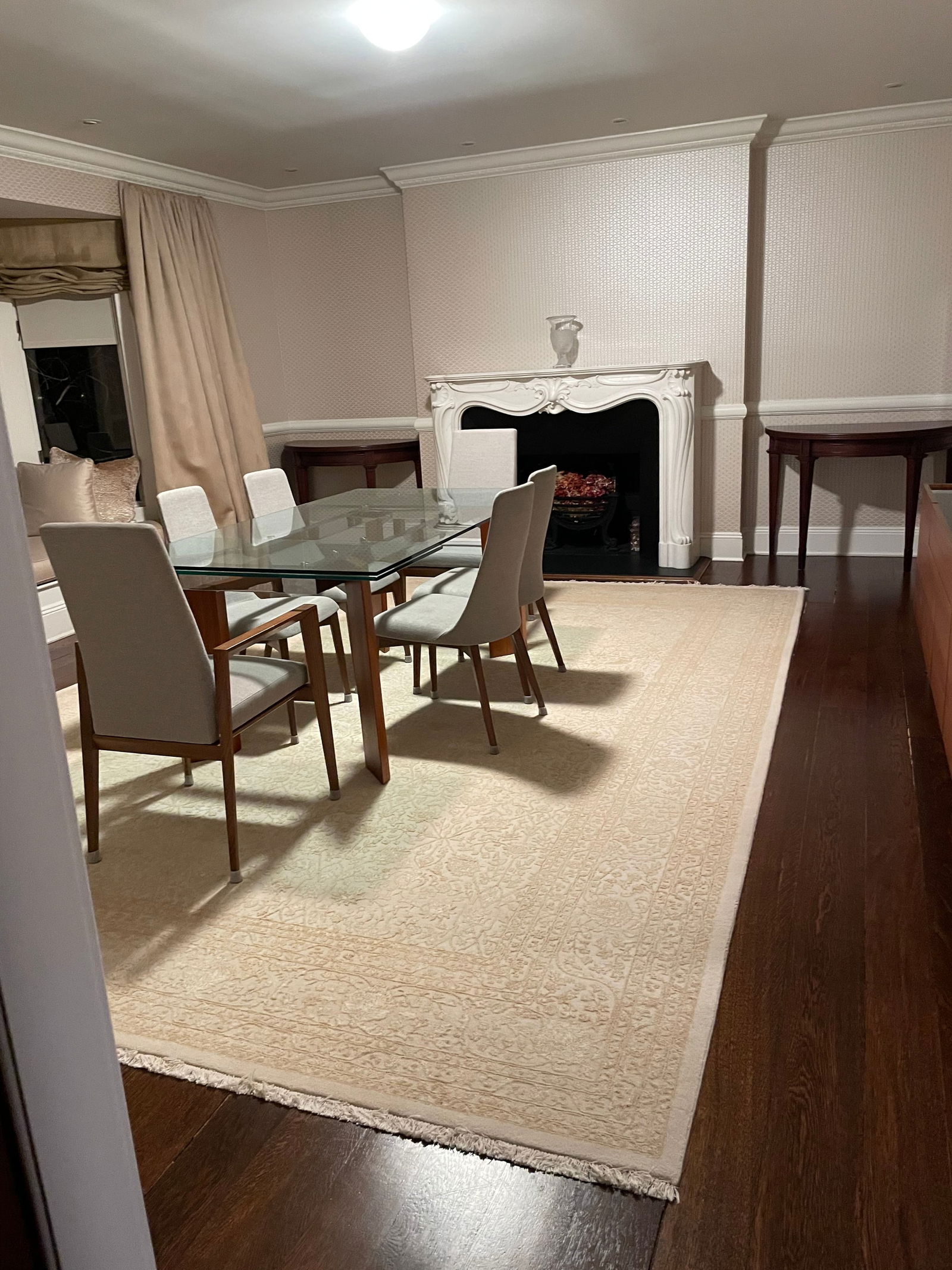 Luxurious 8.10 x 11 Hand-Knotted Wool Silk Ivory Floral Area Rug: Luxurious 8.10 x 11 Hand-Knotted Wool Silk Ivory Floral Area Rug Free continental US Shipping Introducing the exquisite 8.10 x 11 Wool and Silk Soft Ivory Elegant Friendly All Decor Rug, a luxurious a