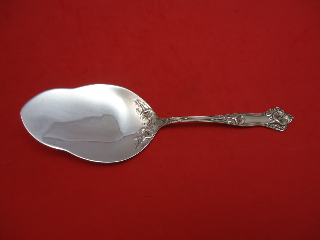 Alvin Morning Glory Sterling Silver Pie Server 8 7/8 Inch: Alvin Morning Glory Sterling Silver Pie Server 8 7/8 Inch Presenting the exquisite Morning Glory Pie Server by Alvin, crafted from high-quality sterling silver. This elegant cake/pie server features a