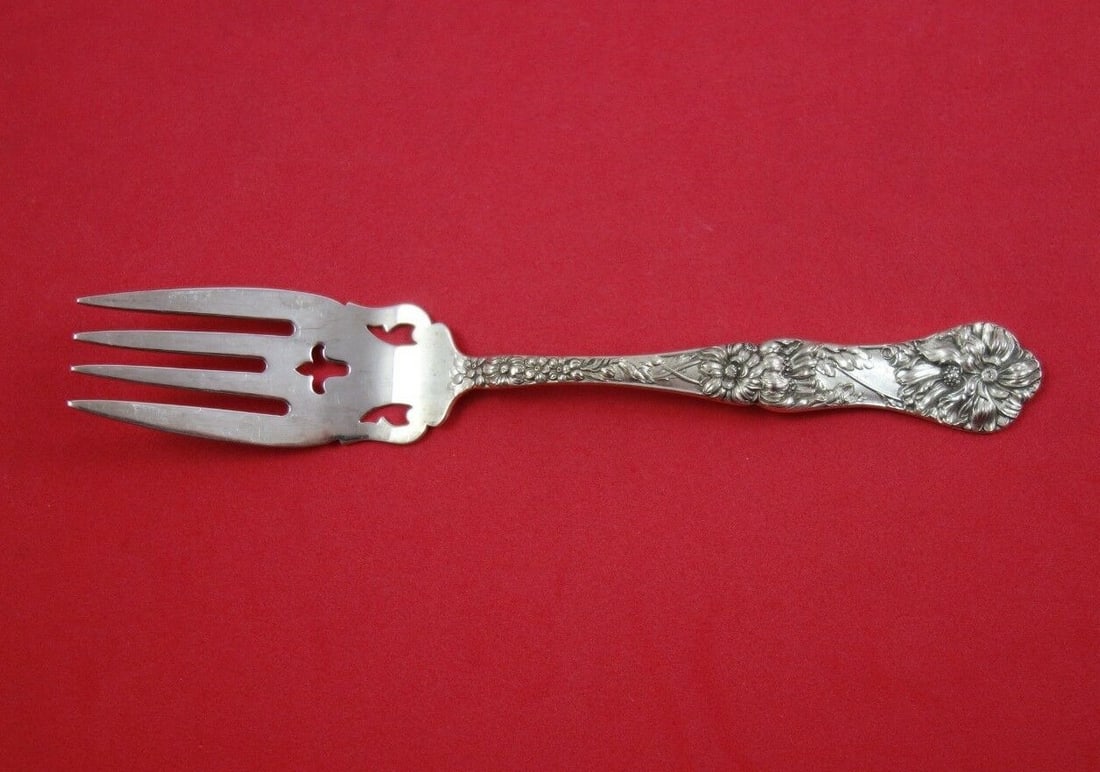 Mount Vernon Yetive Sterling Silver Salad Fork Fleur de Lis 6": Mount Vernon Yetive Sterling Silver Salad Fork Fleur de Lis 6" This exquisite salad fork is part of the Yetive pattern by Mount Vernon, crafted from high-quality sterling silver. The fork features a b